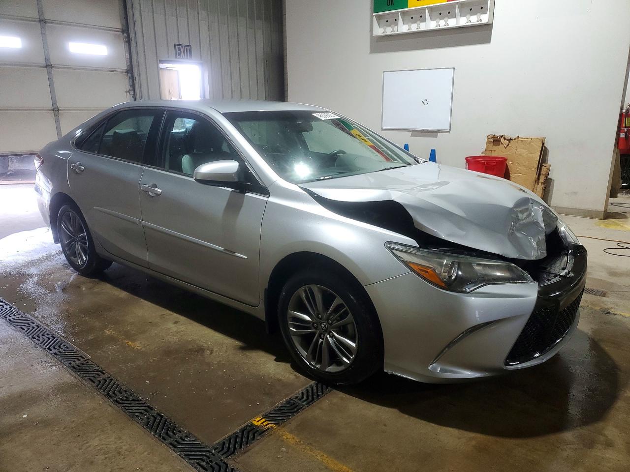 2017 TOYOTA CAMRY SE photo 4