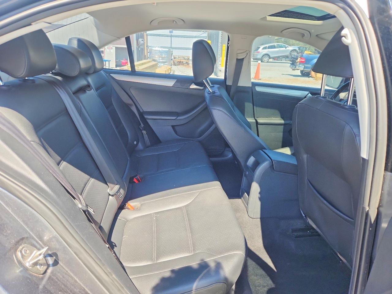 2017 VOLKSWAGEN JETTA SE photo 28