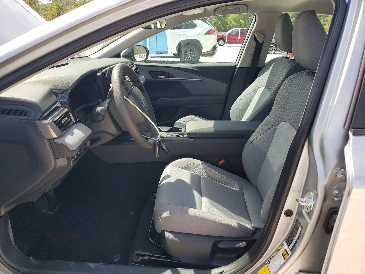 2025 TOYOTA CAMRY LE photo 25