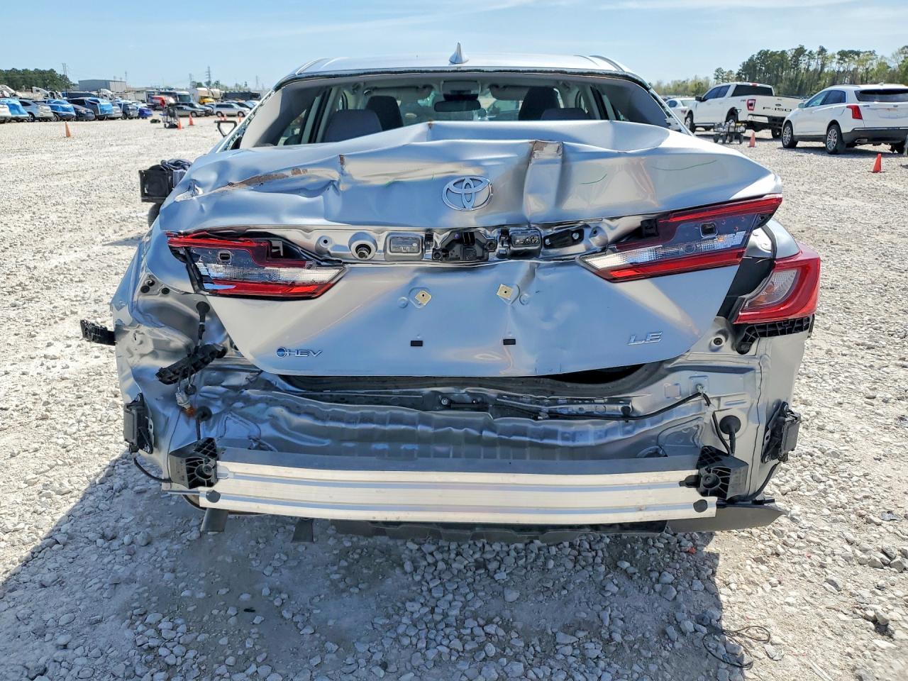 2025 TOYOTA CAMRY LE photo 21
