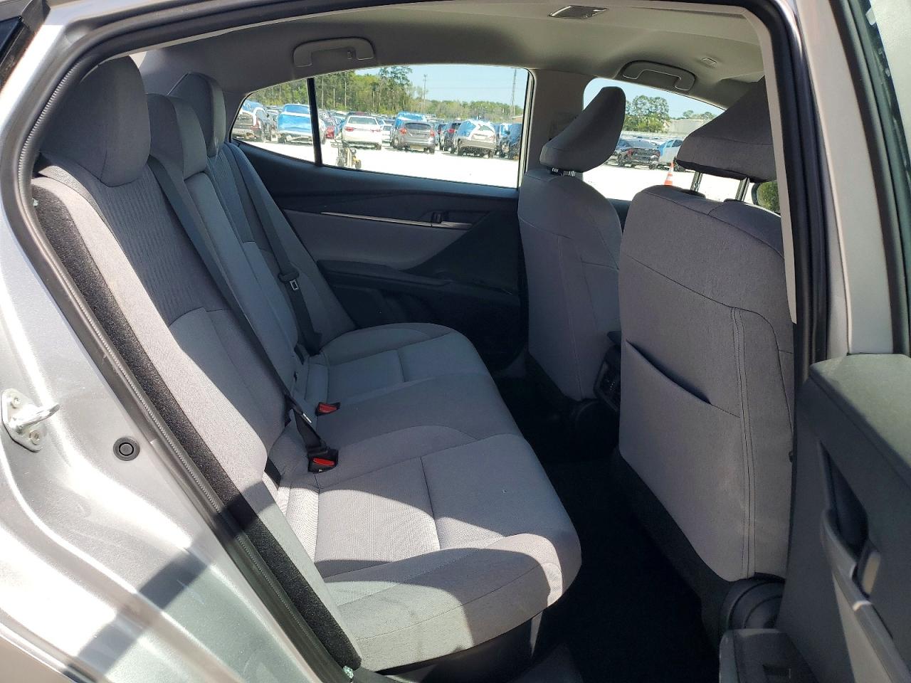 2025 TOYOTA CAMRY LE photo 37