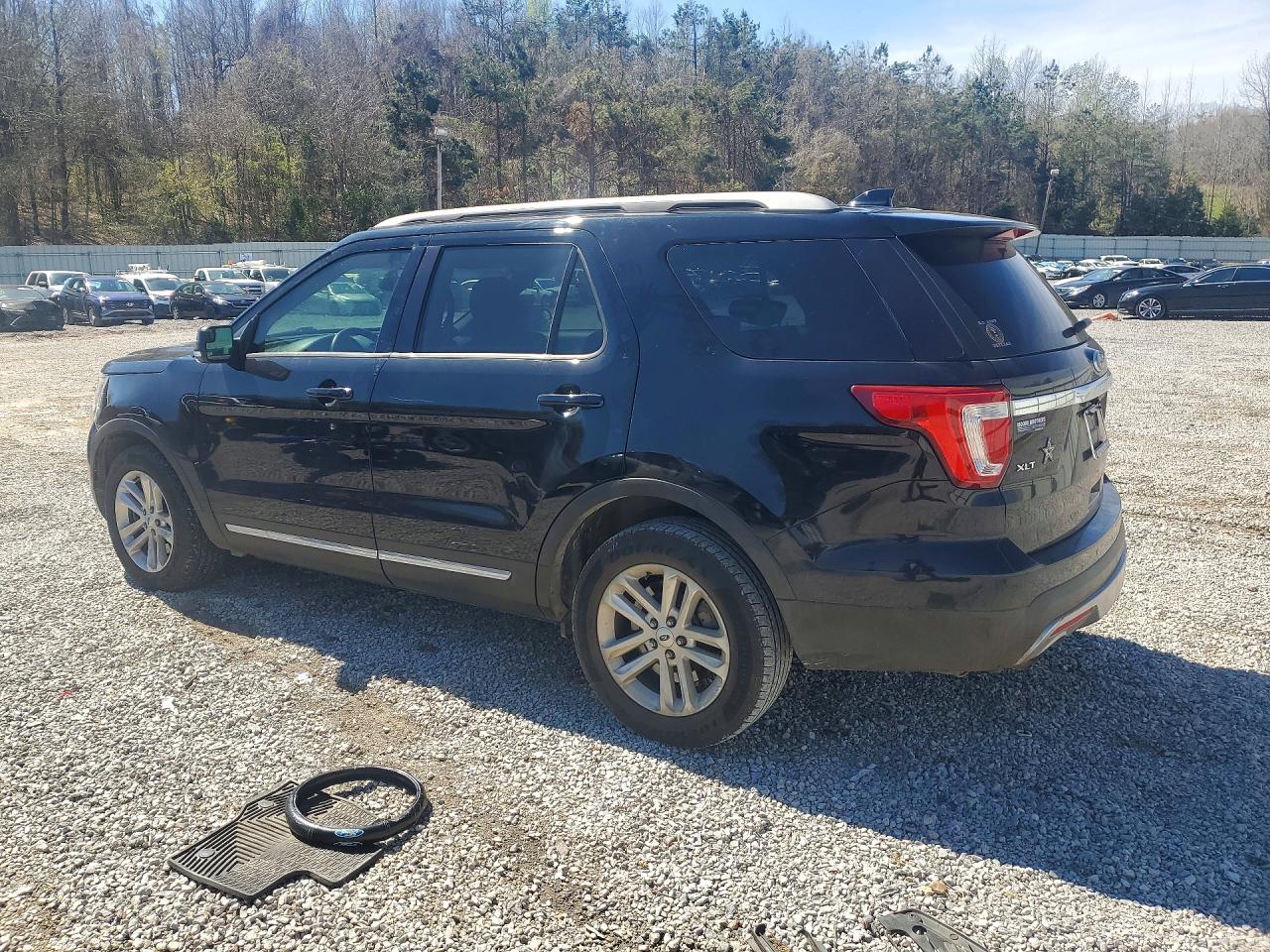 2016 FORD EXPLORER XLT photo 2