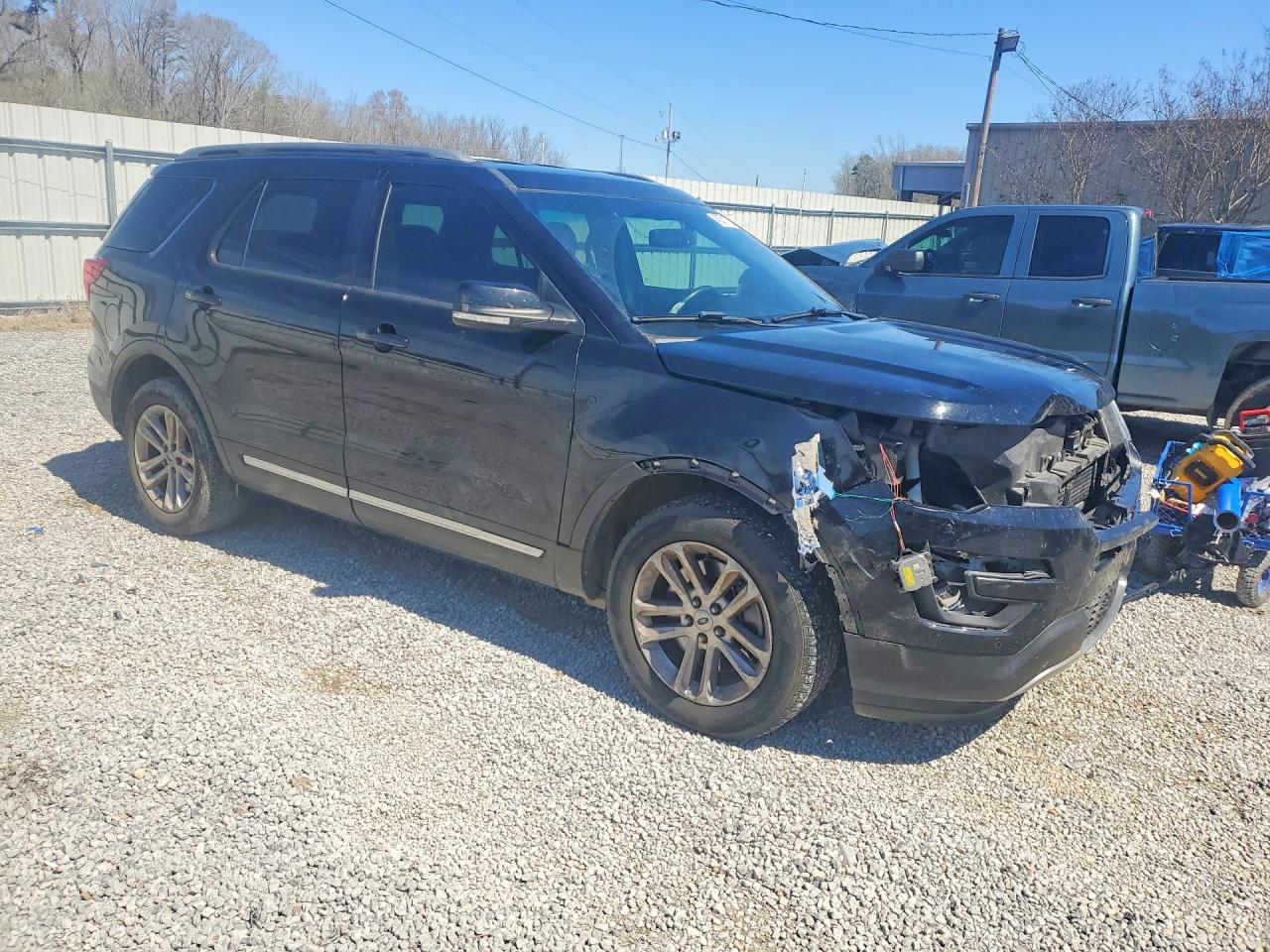 2016 FORD EXPLORER XLT photo 4