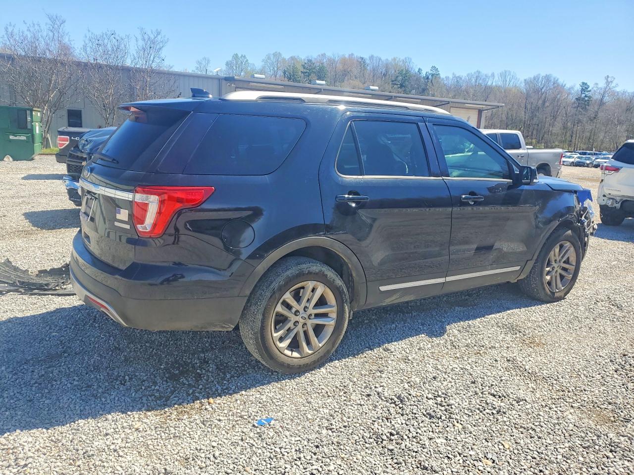 2016 FORD EXPLORER XLT photo 3