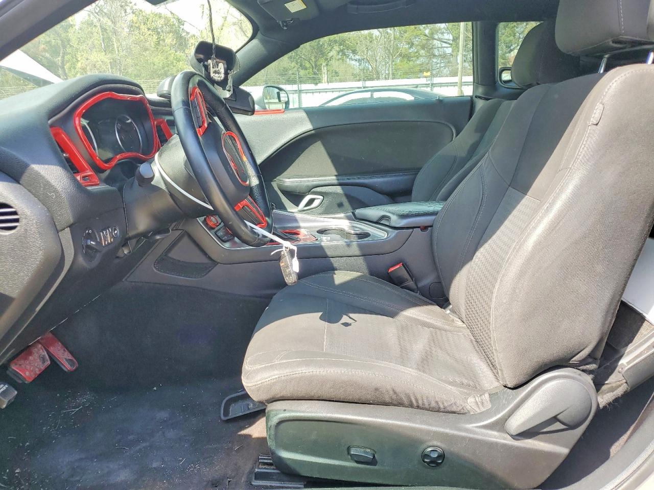 2016 DODGE CHALLENGER SXT photo 19