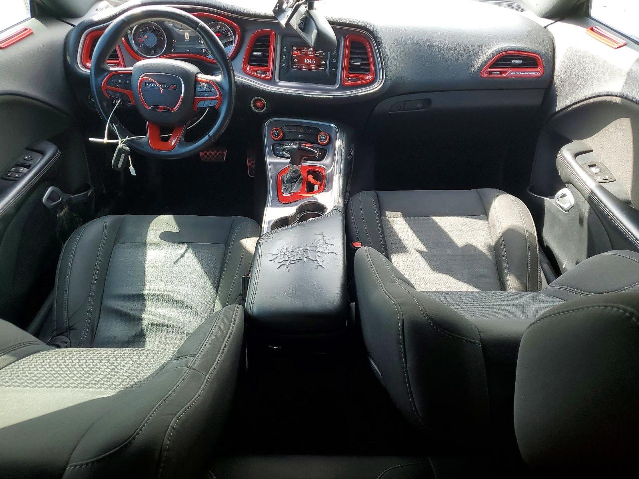 2016 DODGE CHALLENGER SXT photo 22