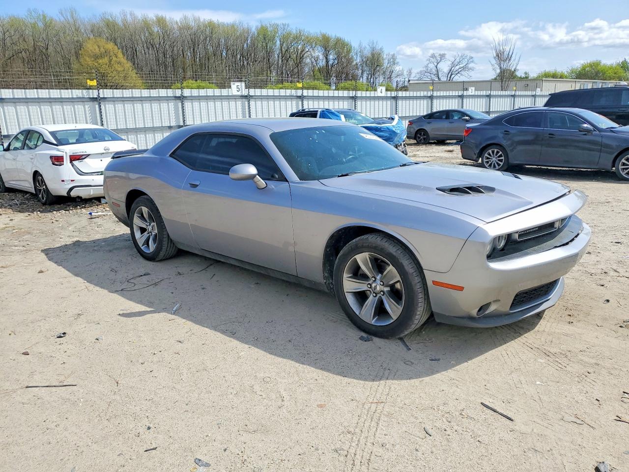 2016 DODGE CHALLENGER SXT photo 10