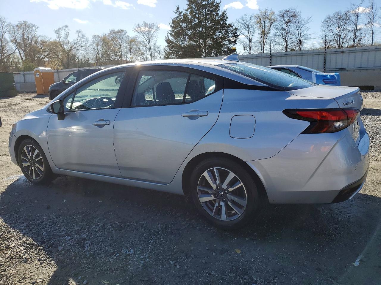 2020 NISSAN VERSA SV photo 3