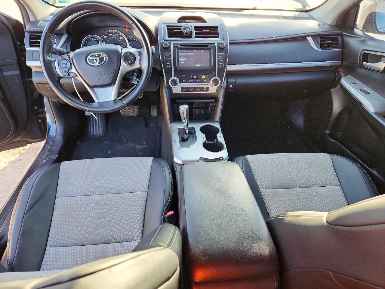 2014 TOYOTA CAMRY SE photo 8