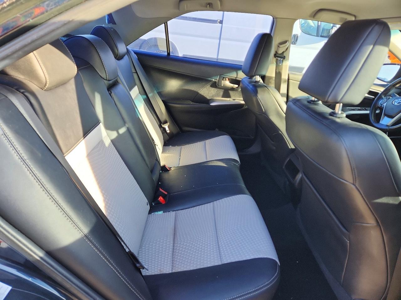 2014 TOYOTA CAMRY SE photo 10