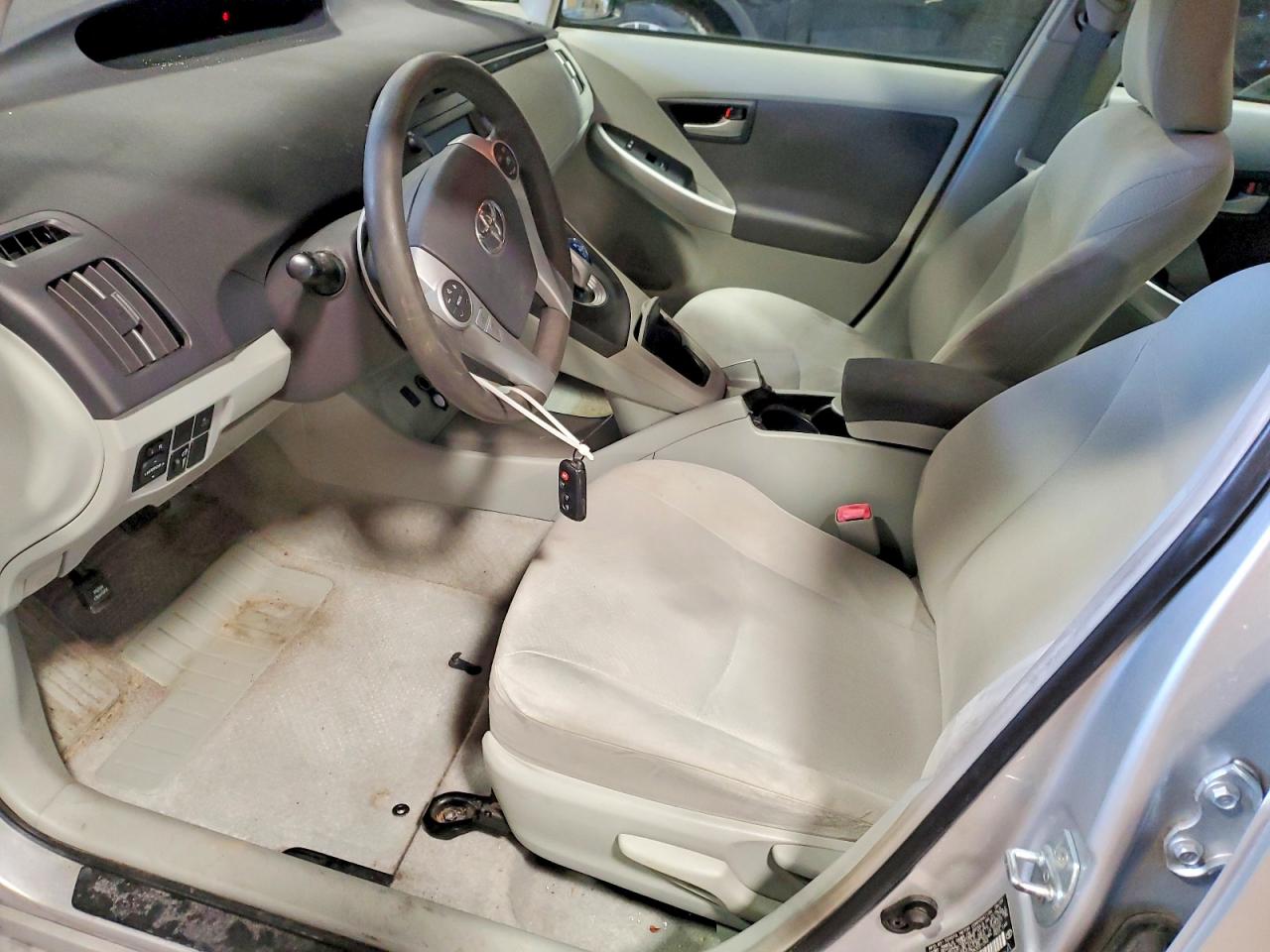 2010 TOYOTA PRIUS III photo 7