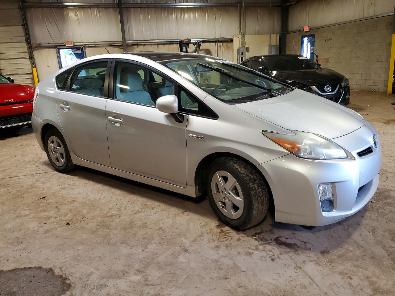 2010 TOYOTA PRIUS III photo 4