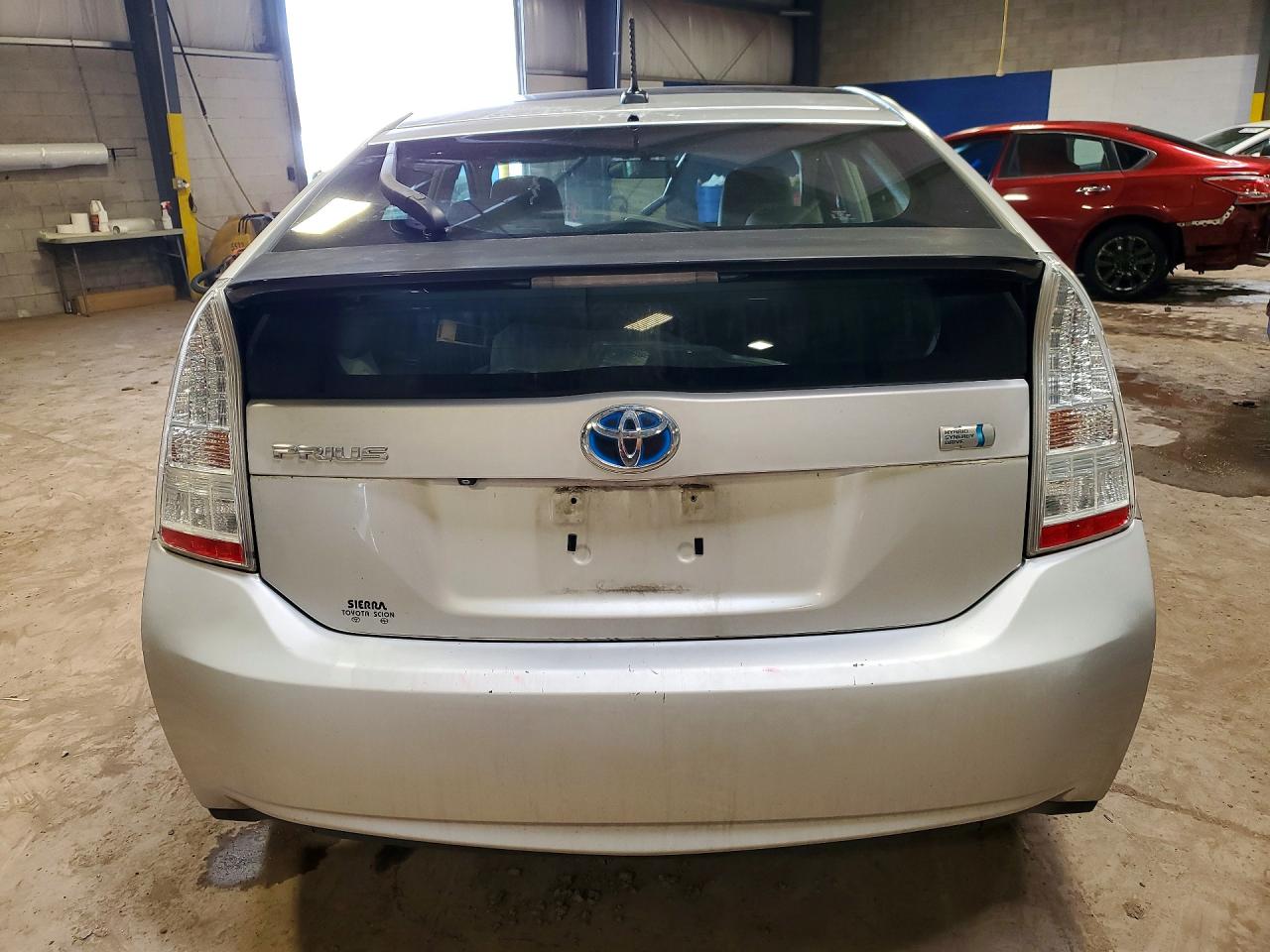 2010 TOYOTA PRIUS III photo 6