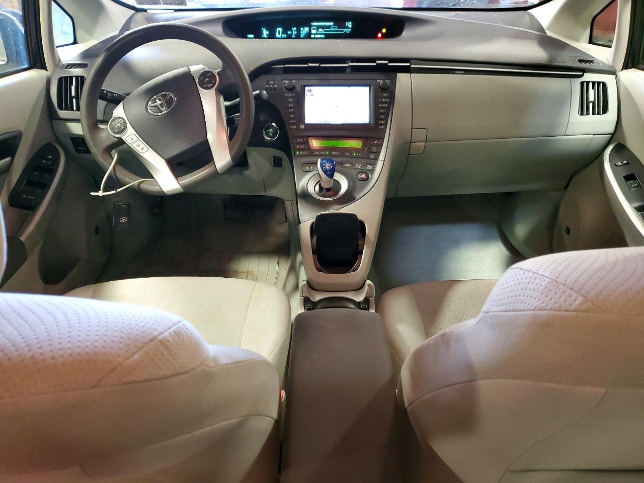2010 TOYOTA PRIUS III photo 8