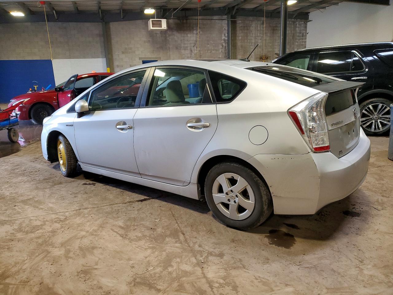 2010 TOYOTA PRIUS III photo 2