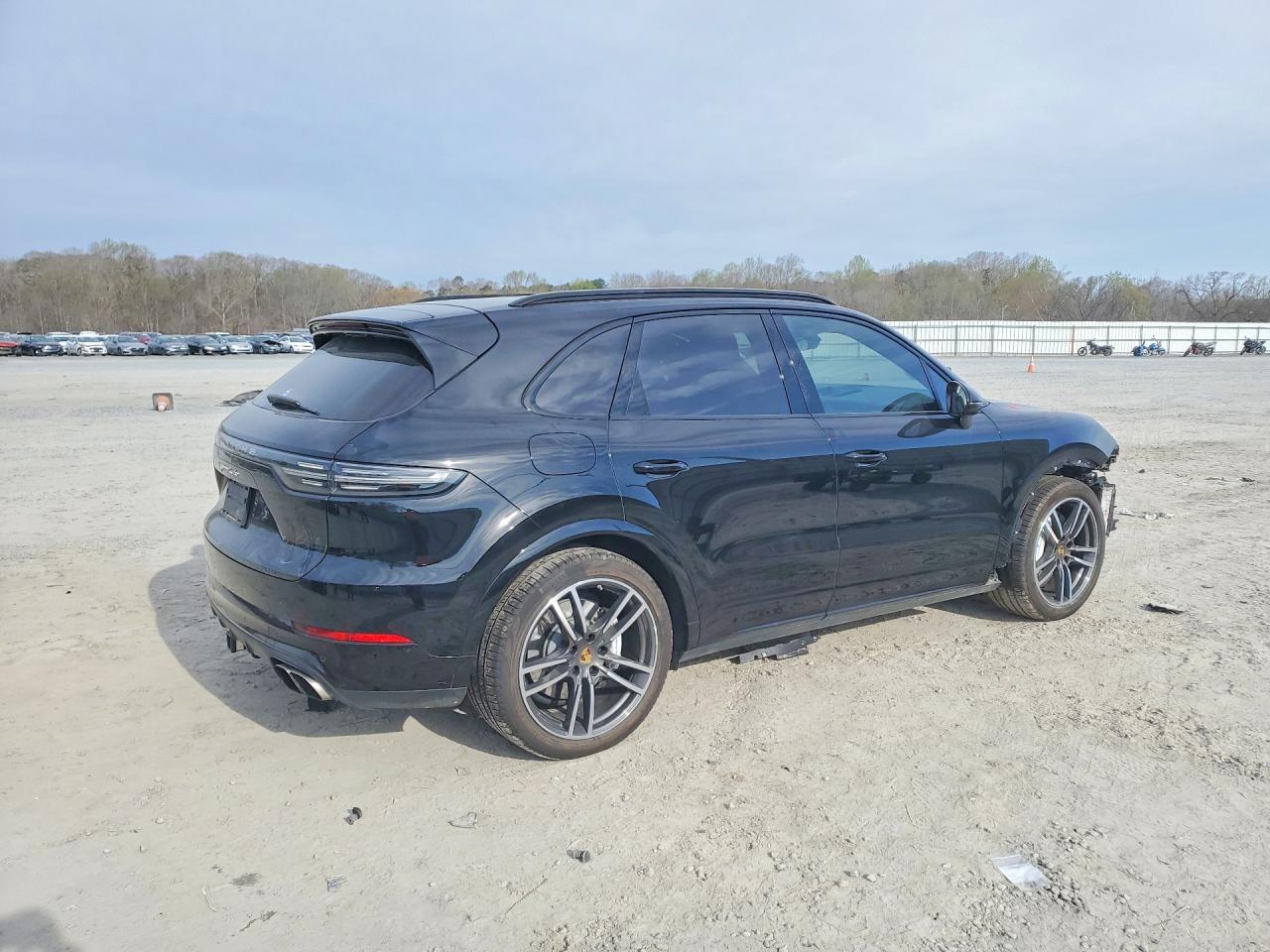 2021 PORSCHE CAYENNE TURBO photo 3