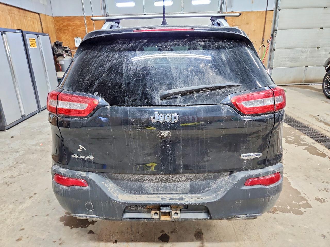 2016 JEEP CHEROKEE LATITUDE photo 11
