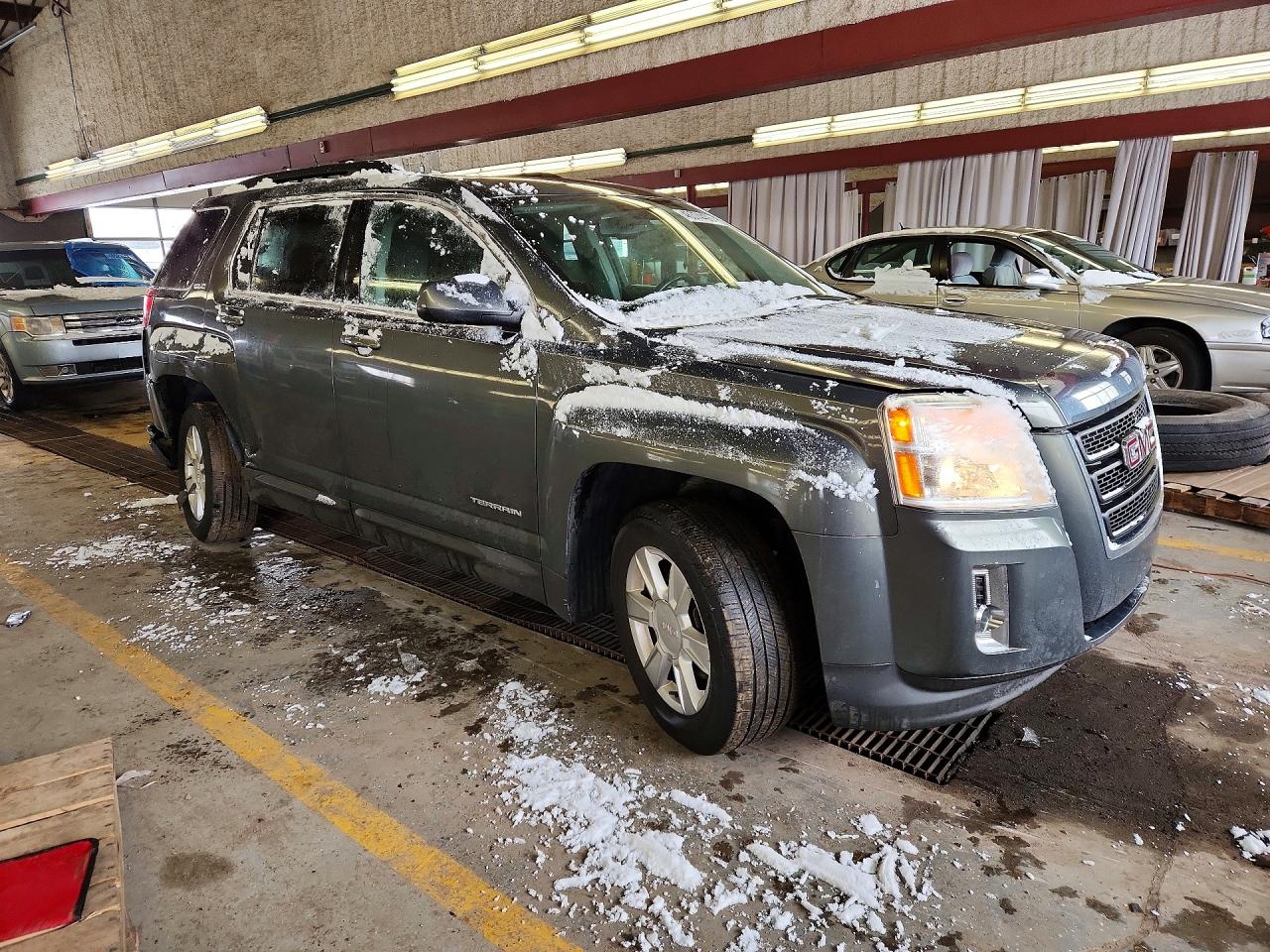 2013 GMC TERRAIN SLE photo 4