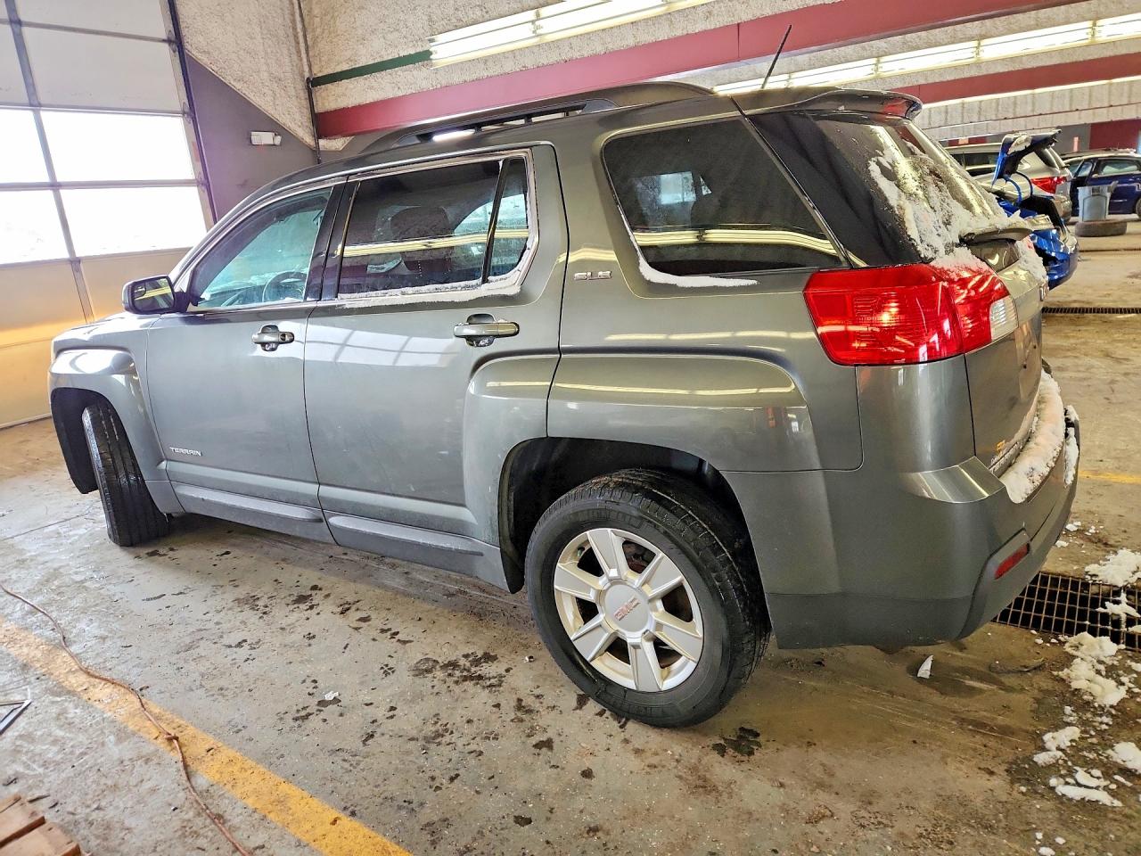 2013 GMC TERRAIN SLE photo 2