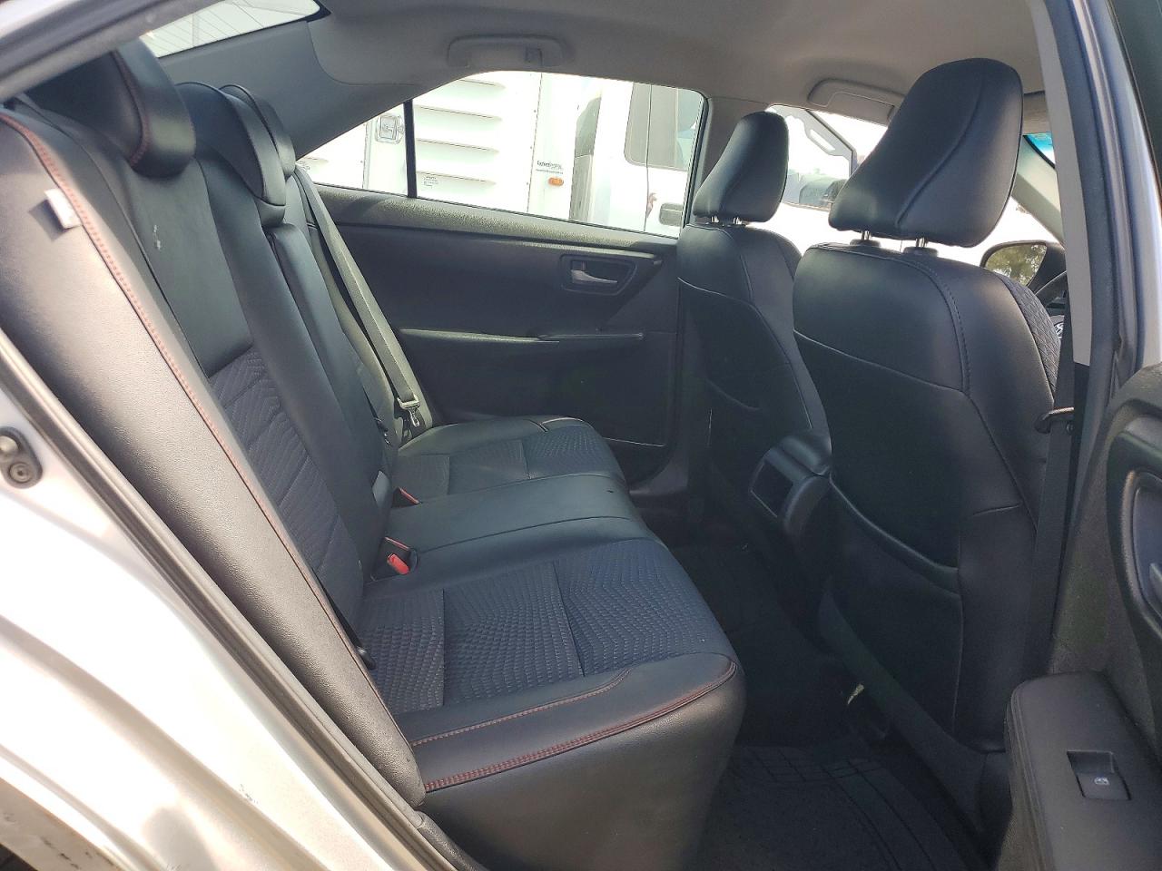 2015 TOYOTA CAMRY SE photo 19