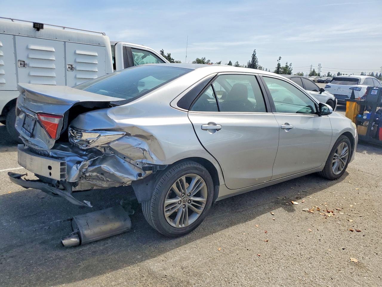 2015 TOYOTA CAMRY SE photo 5