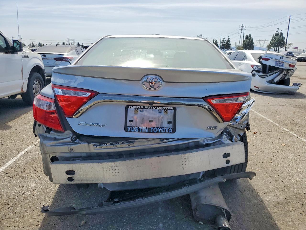 2015 TOYOTA CAMRY SE photo 11