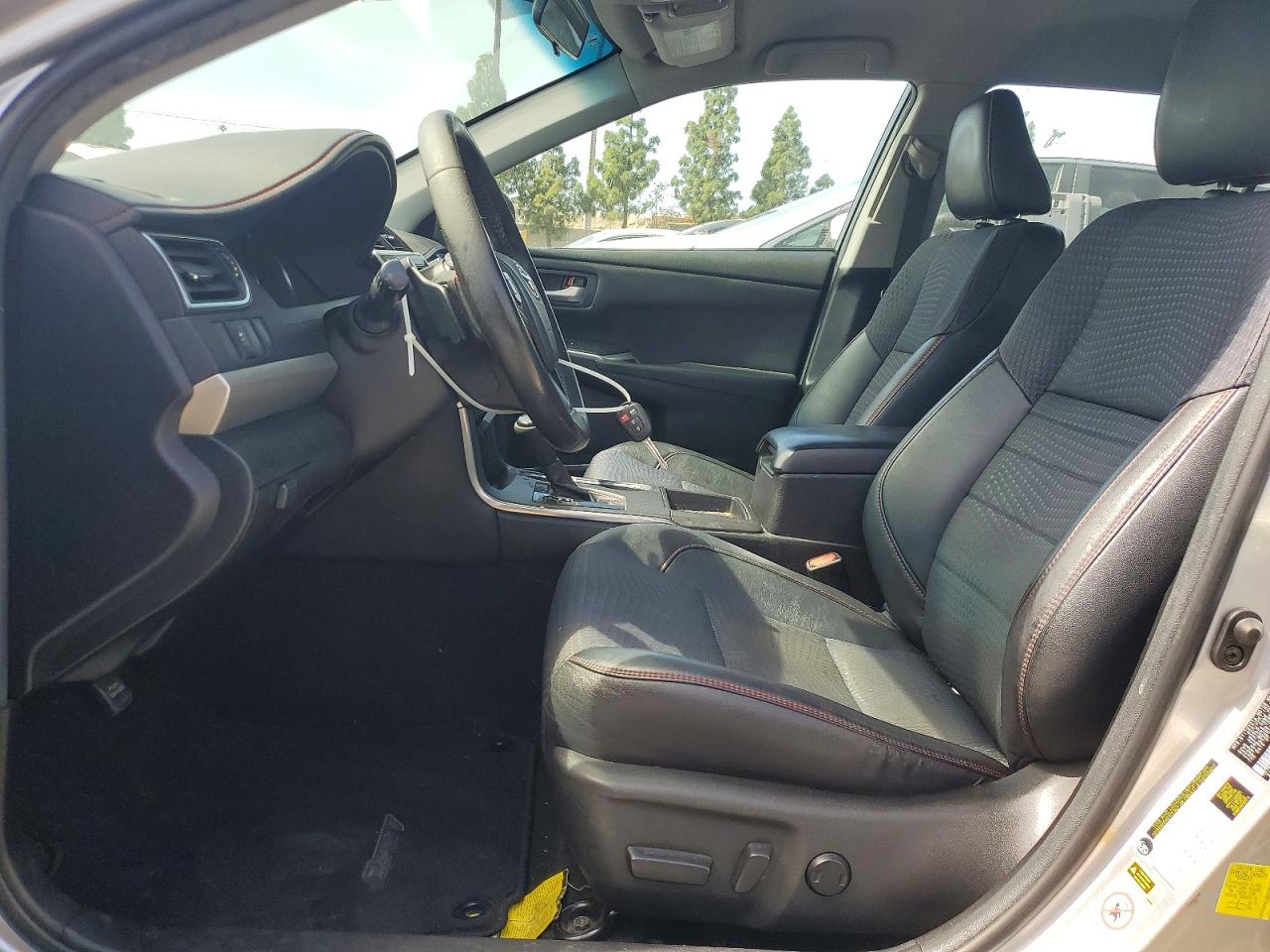 2015 TOYOTA CAMRY SE photo 13