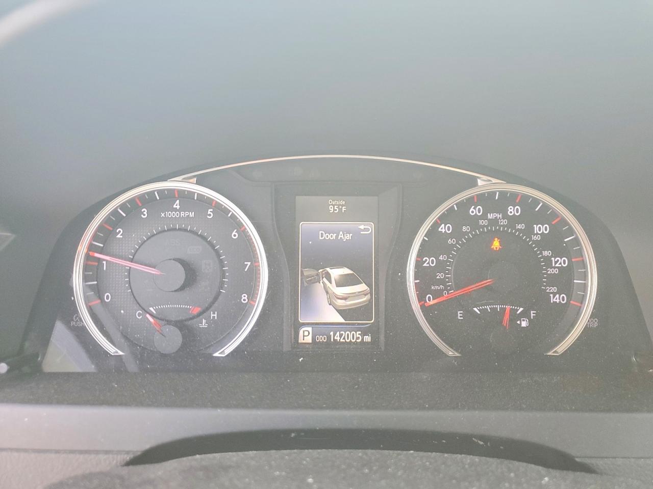 2015 TOYOTA CAMRY SE photo 17