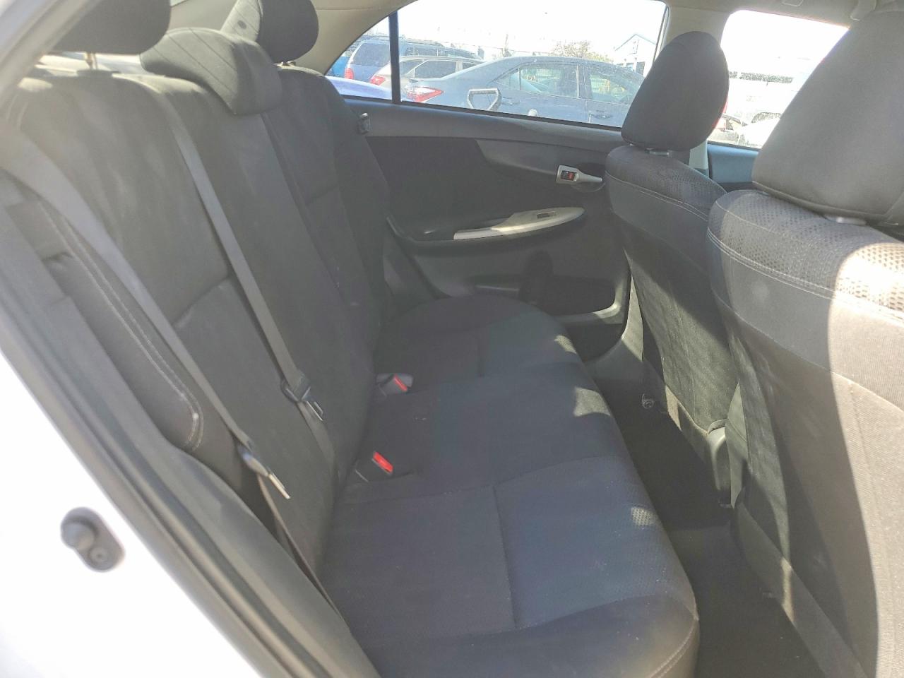 2013 TOYOTA COROLLA S photo 28