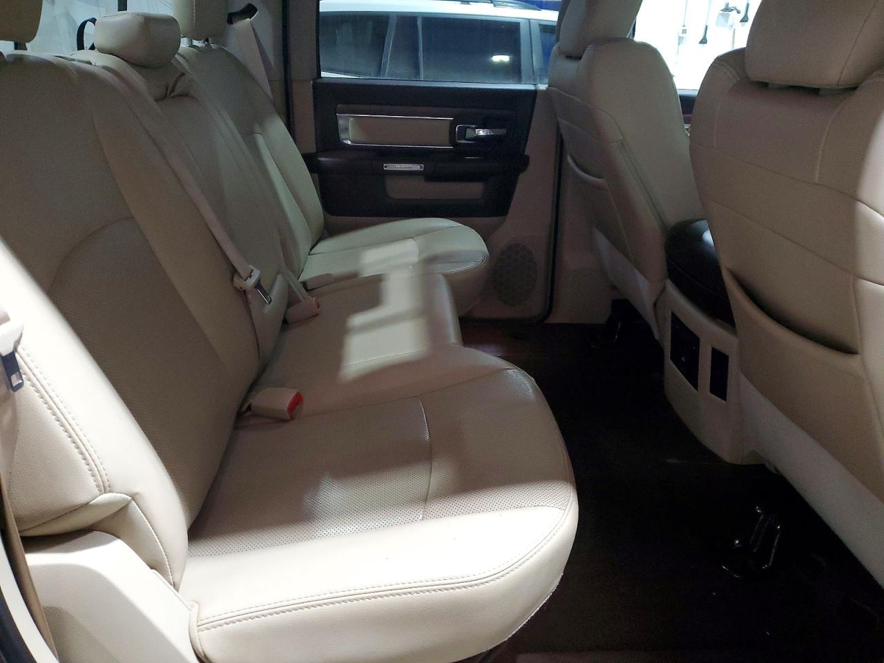 2016 RAM 1500 LARAMIE photo 19