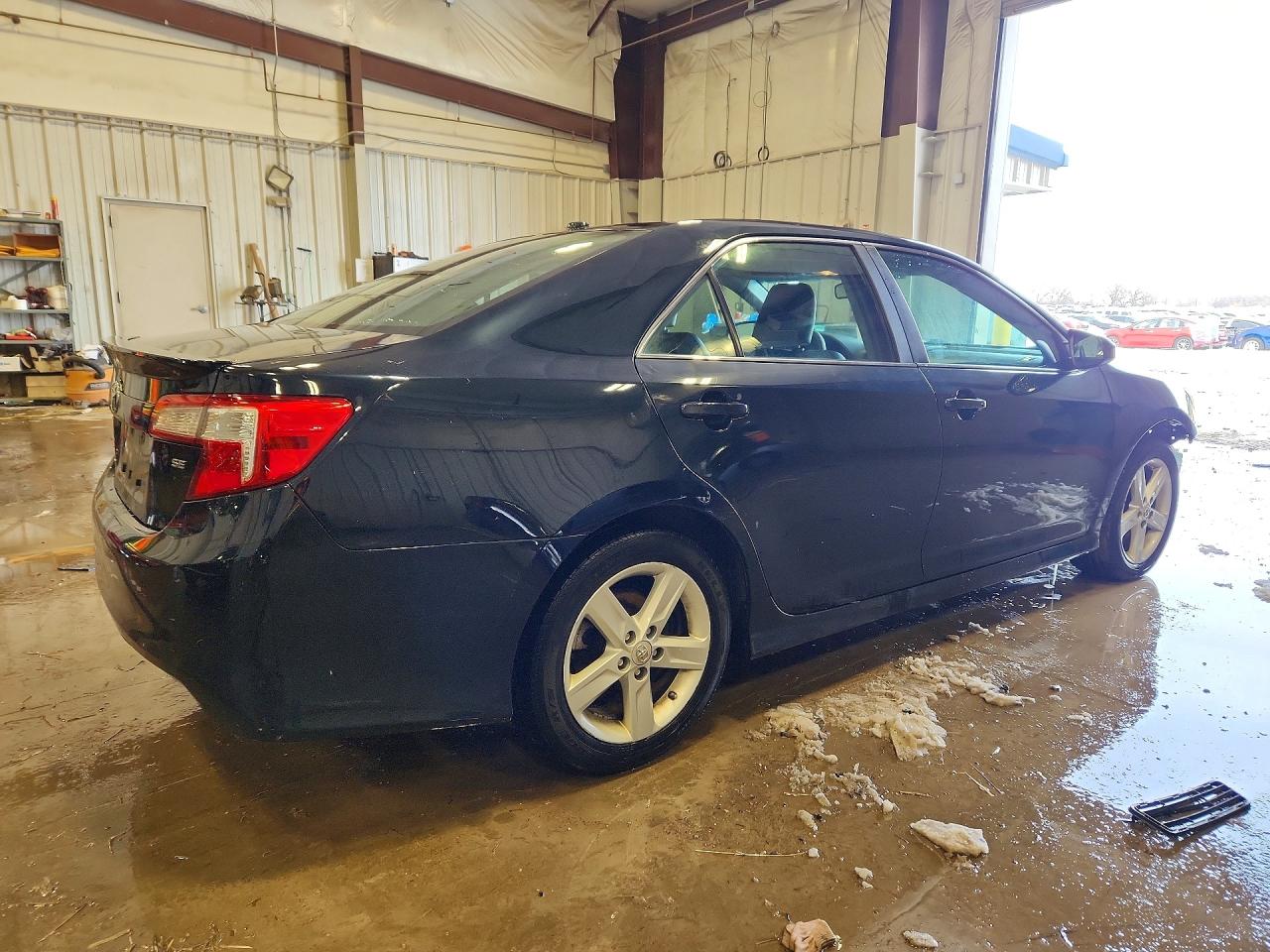 2012 TOYOTA CAMRY SE photo 5