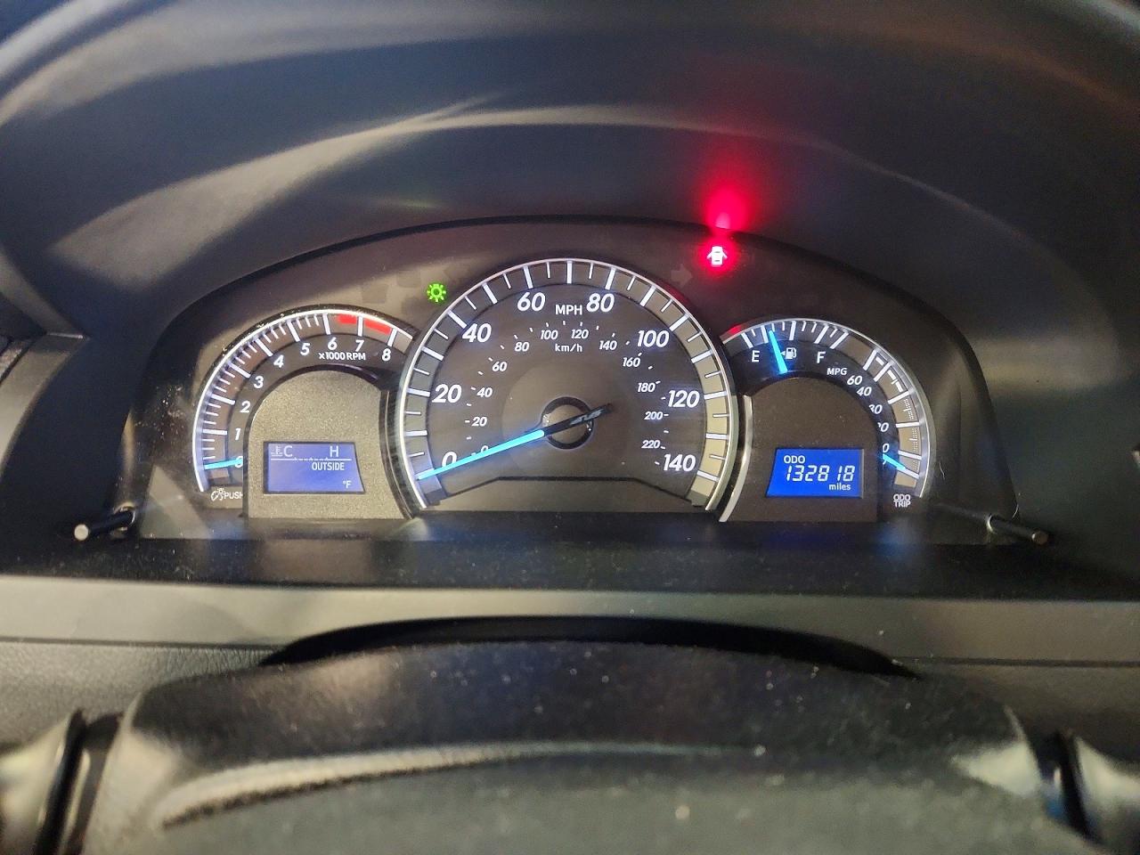 2012 TOYOTA CAMRY SE photo 17