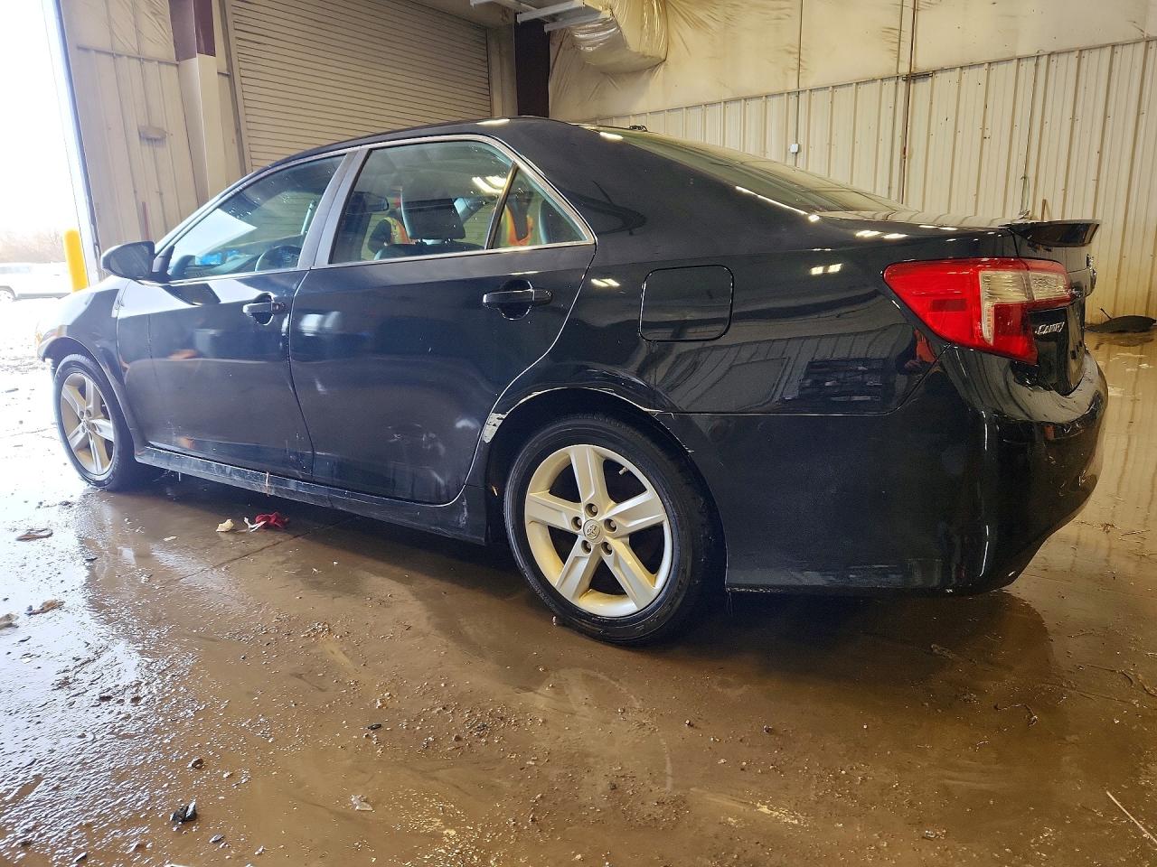 2012 TOYOTA CAMRY SE photo 3