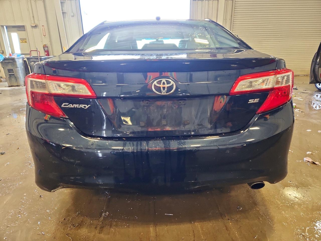 2012 TOYOTA CAMRY SE photo 11