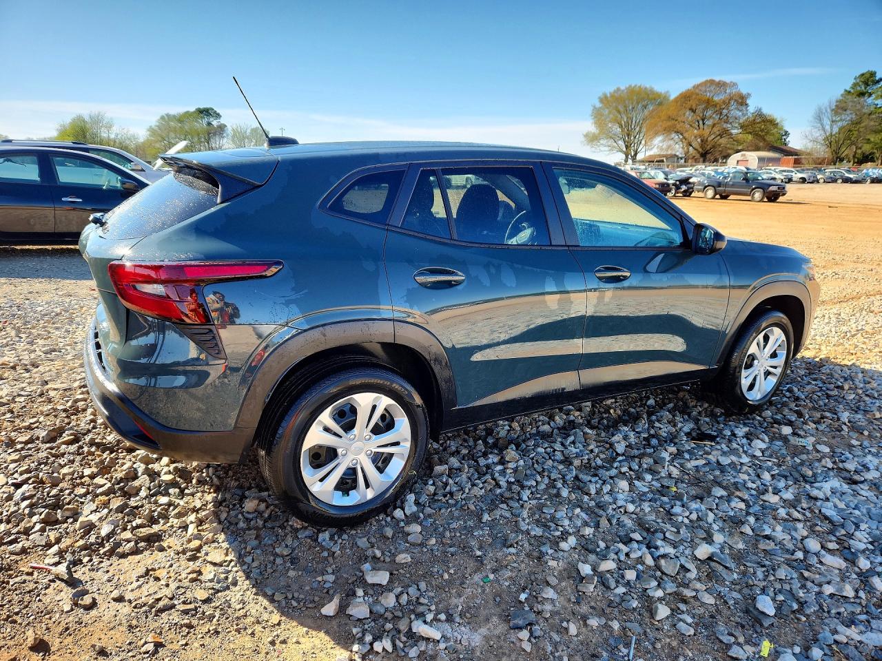 2025 CHEVROLET TRAX LS photo 3
