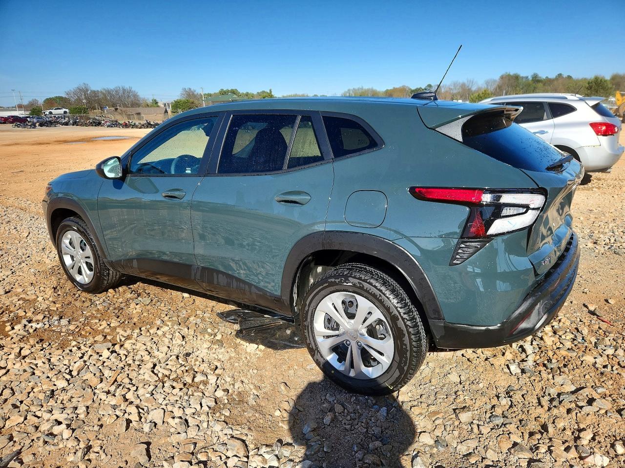 2025 CHEVROLET TRAX LS photo 2