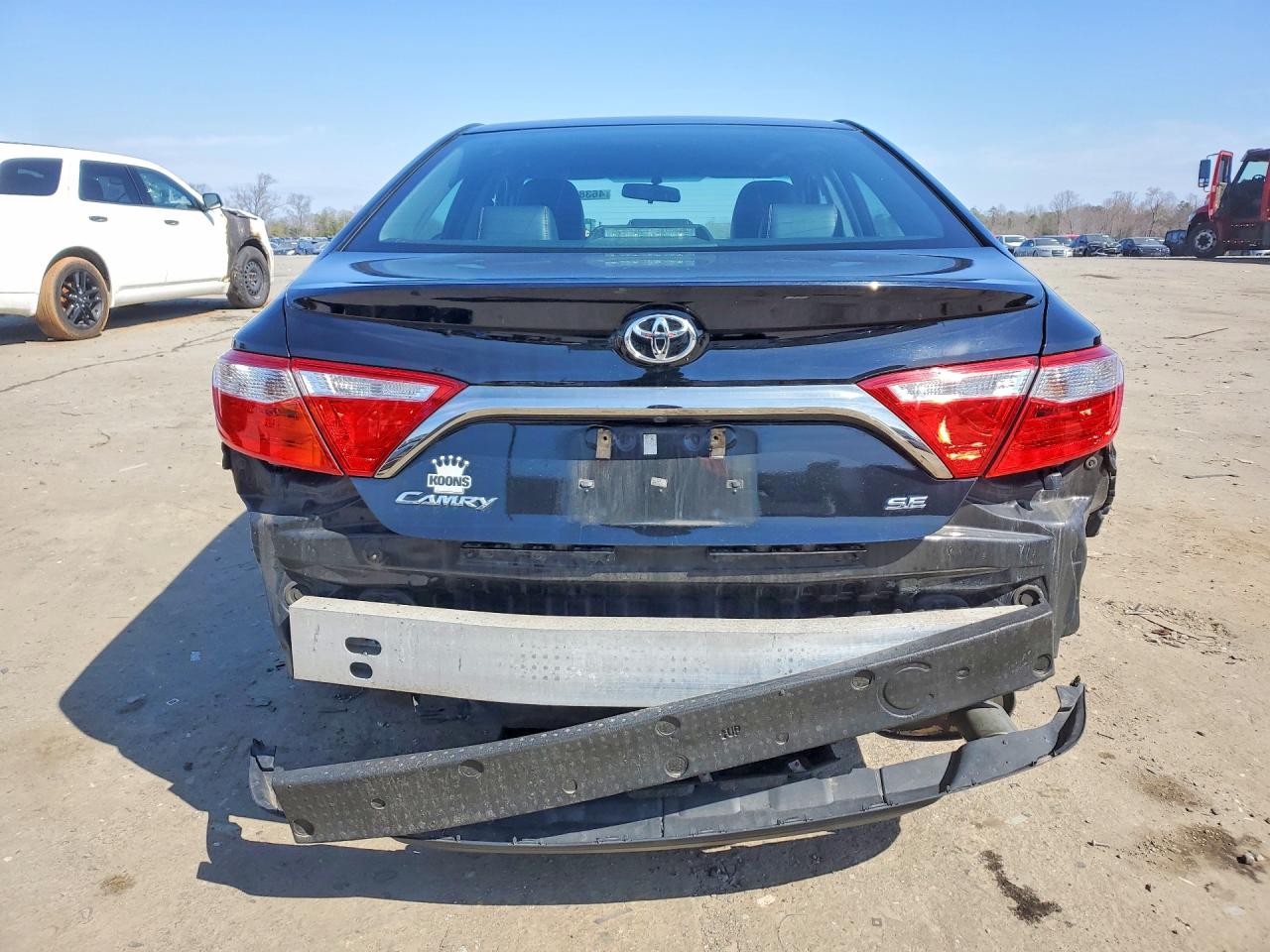 2015 TOYOTA CAMRY SE photo 11