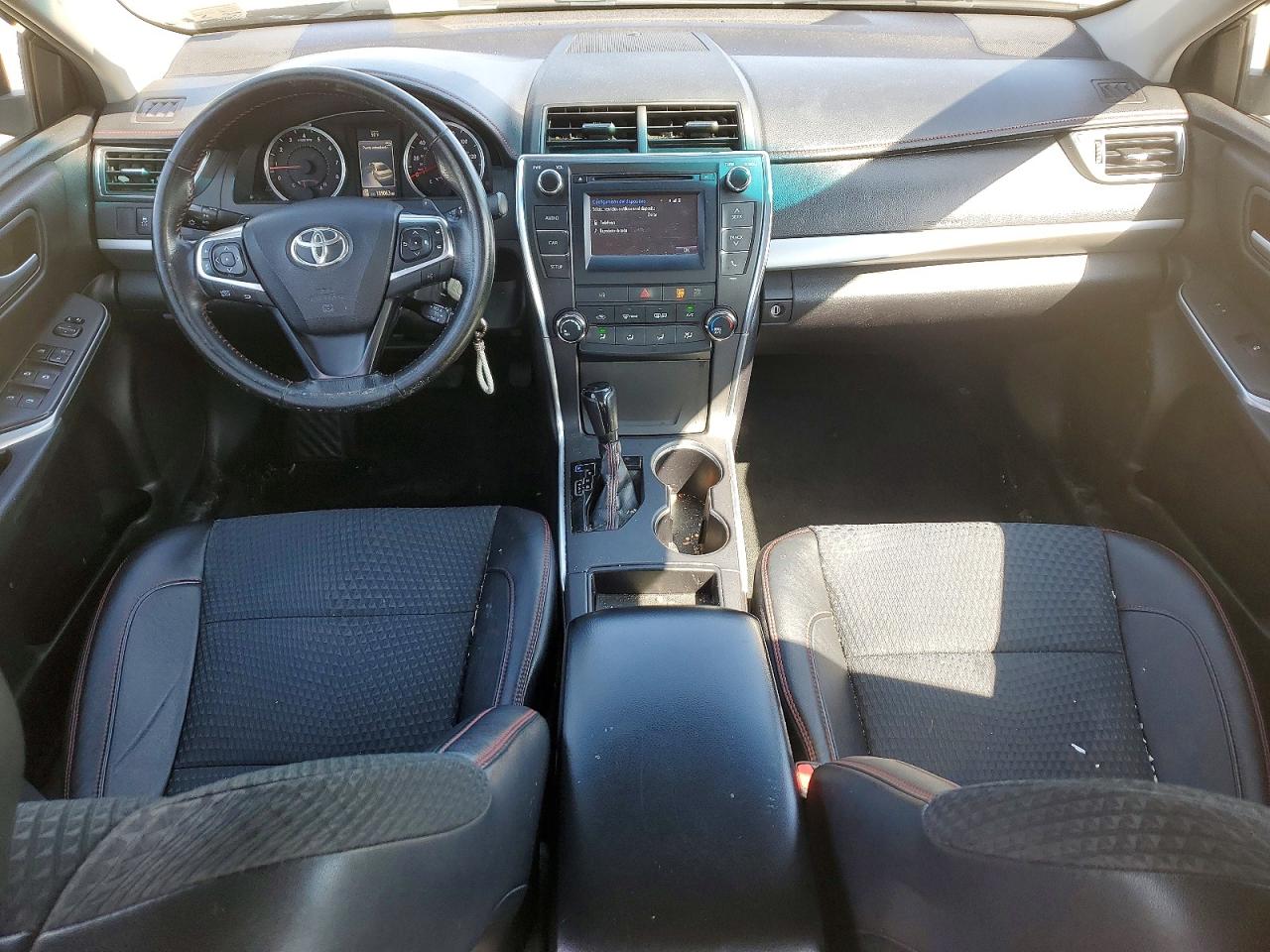 2015 TOYOTA CAMRY SE photo 15