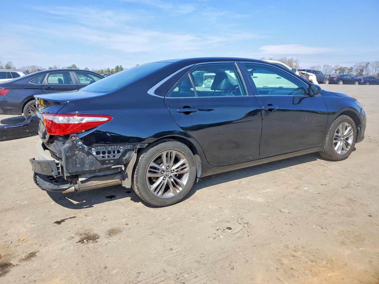 2015 TOYOTA CAMRY SE photo 5
