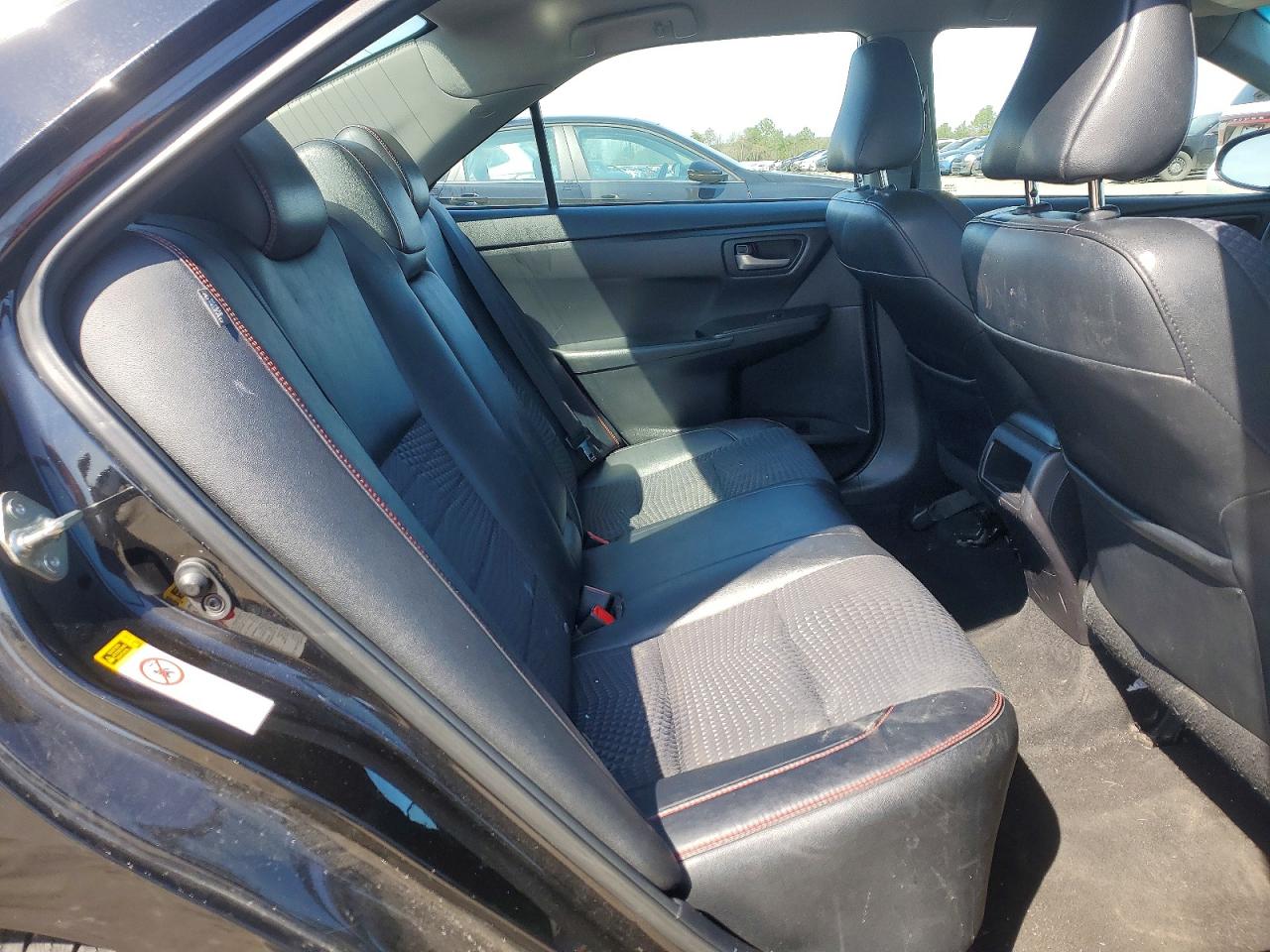 2015 TOYOTA CAMRY SE photo 19