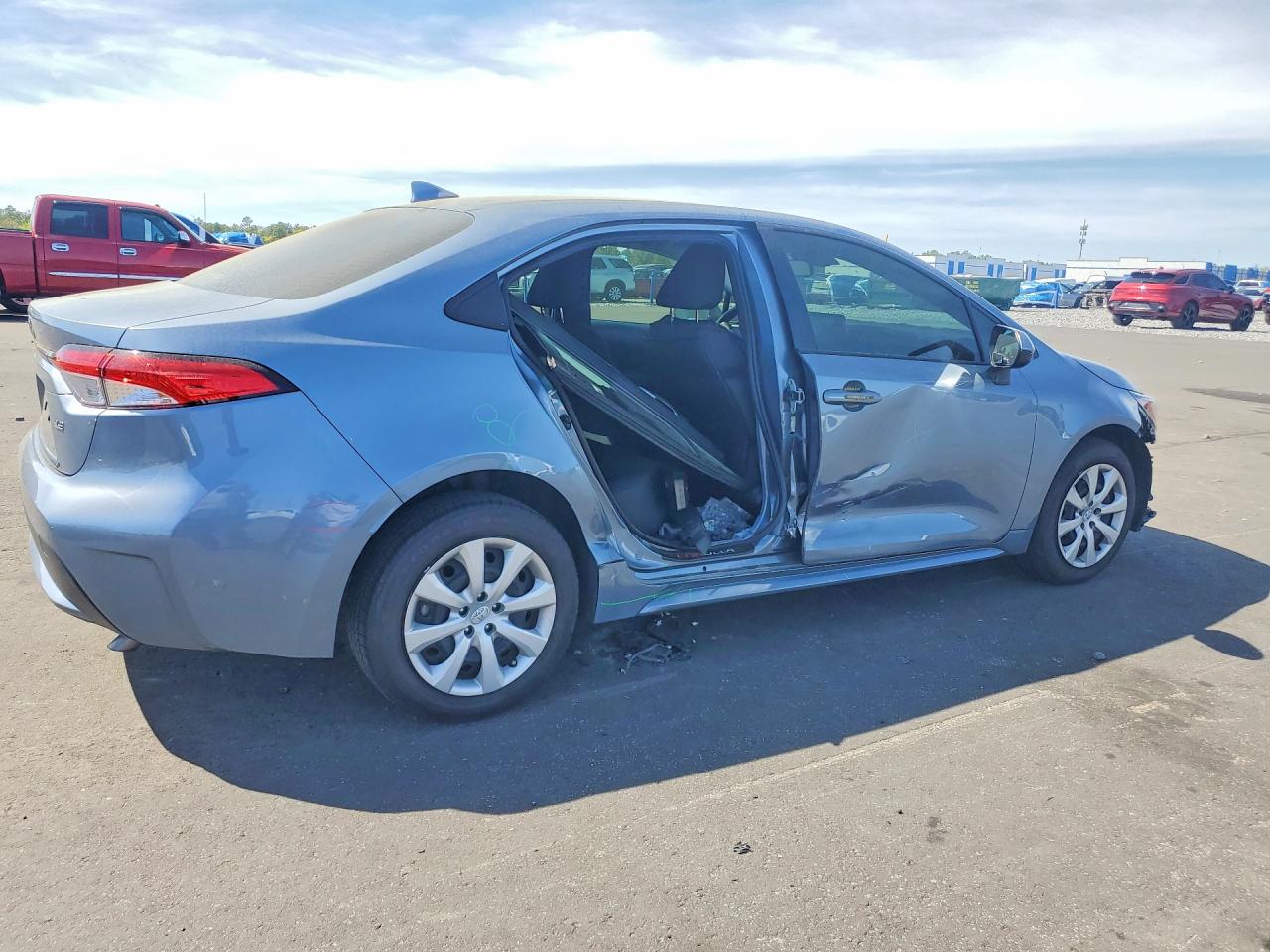 2022 TOYOTA COROLLA LE photo 3