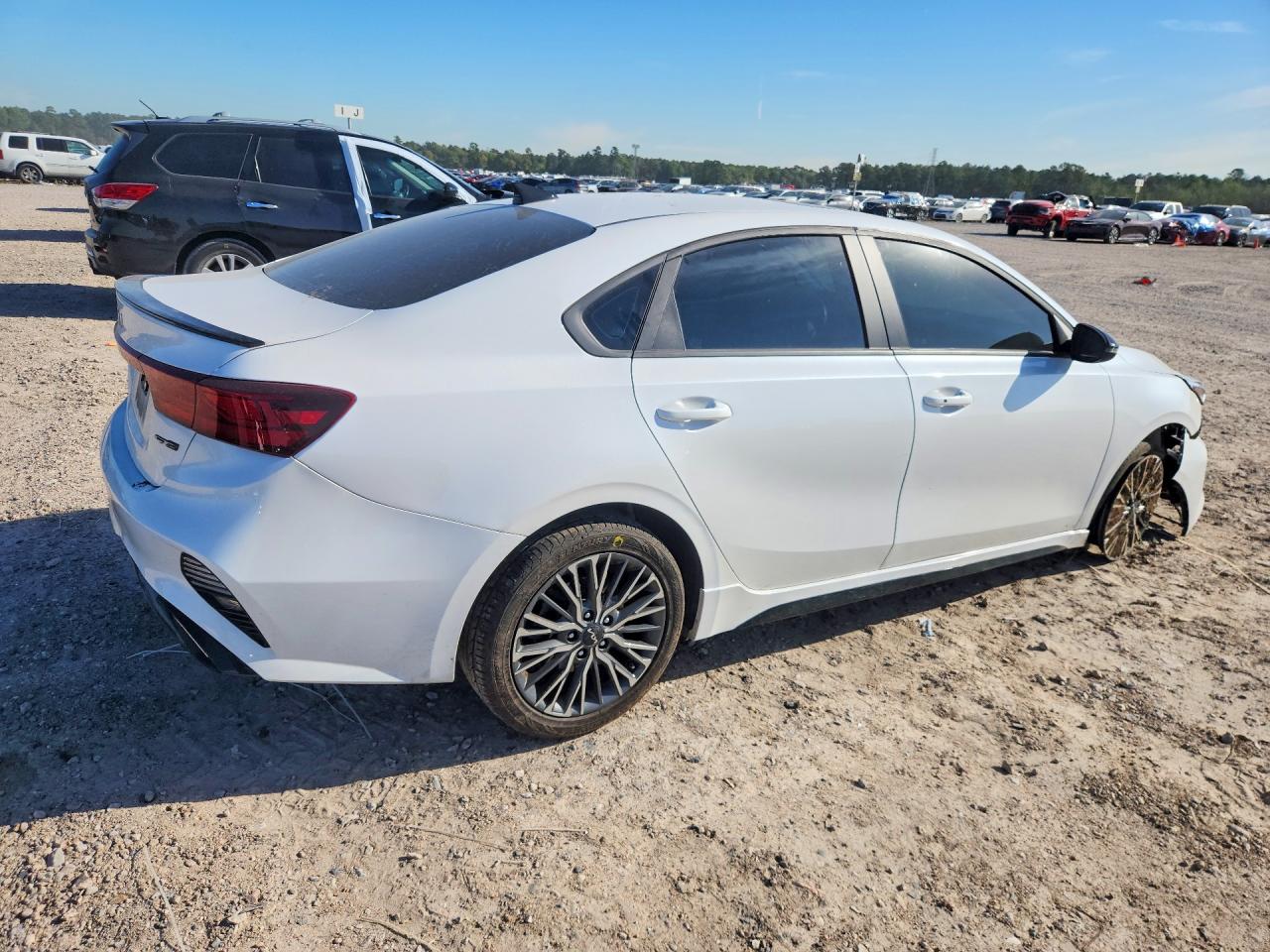 2024 KIA FORTE photo 5
