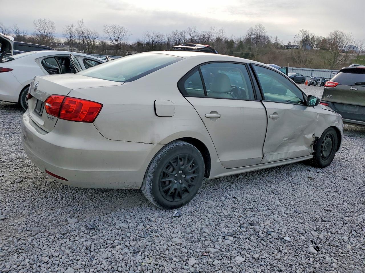 2011 VOLKSWAGEN JETTA SE photo 3