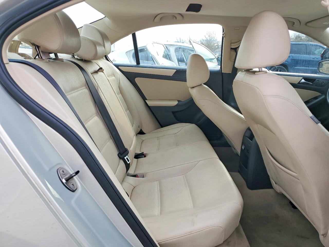 2011 VOLKSWAGEN JETTA SE photo 10