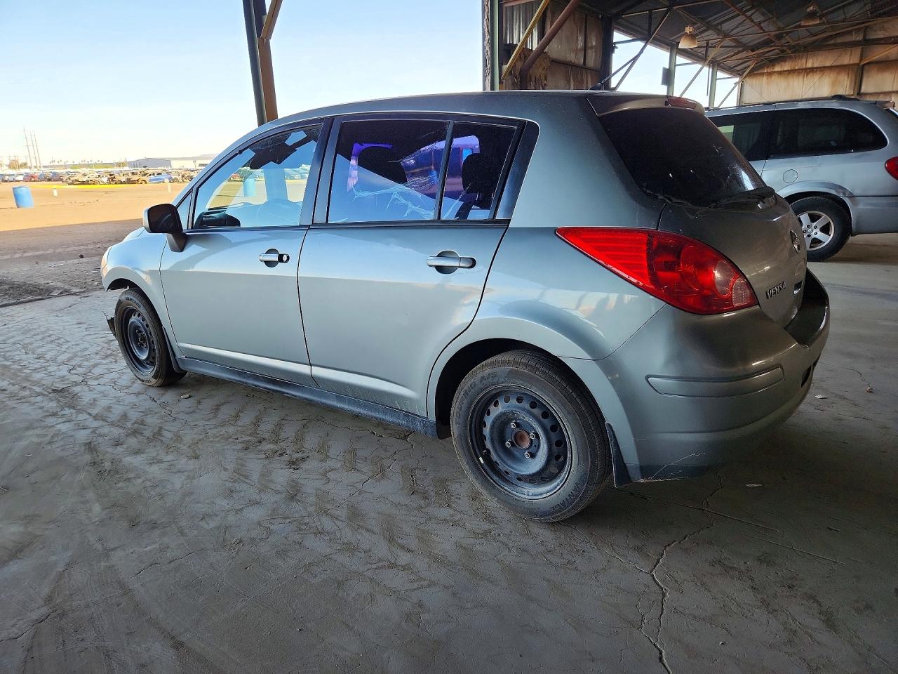 2011 NISSAN VERSA 1.8 S photo 2