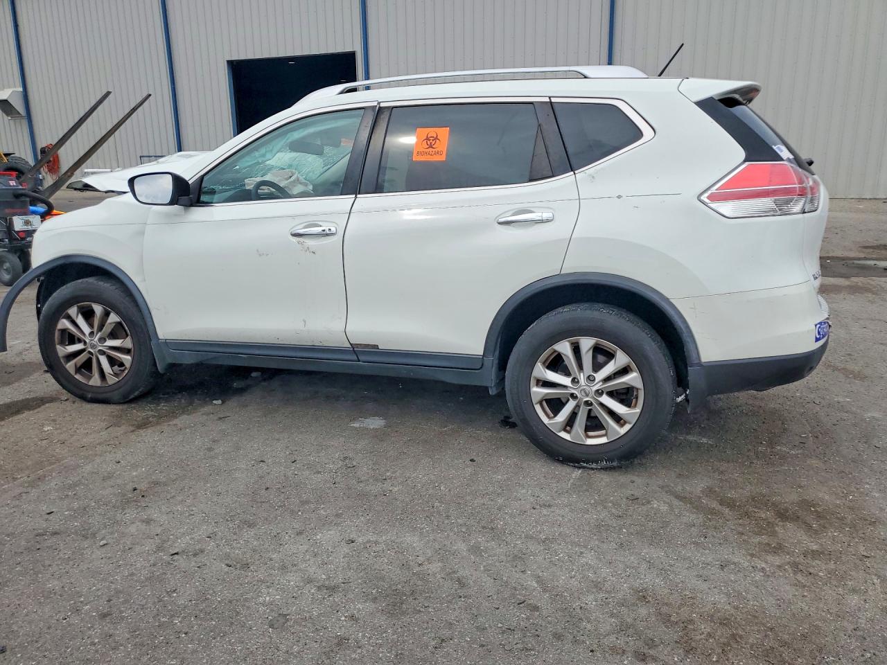 2016 NISSAN ROGUE SV photo 2
