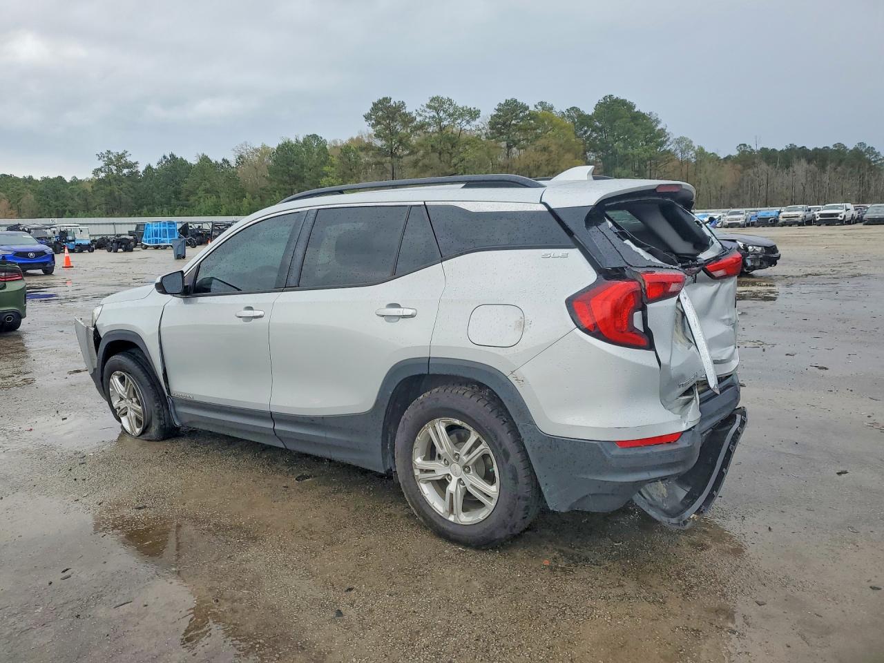2018 GMC TERRAIN SLE photo 2