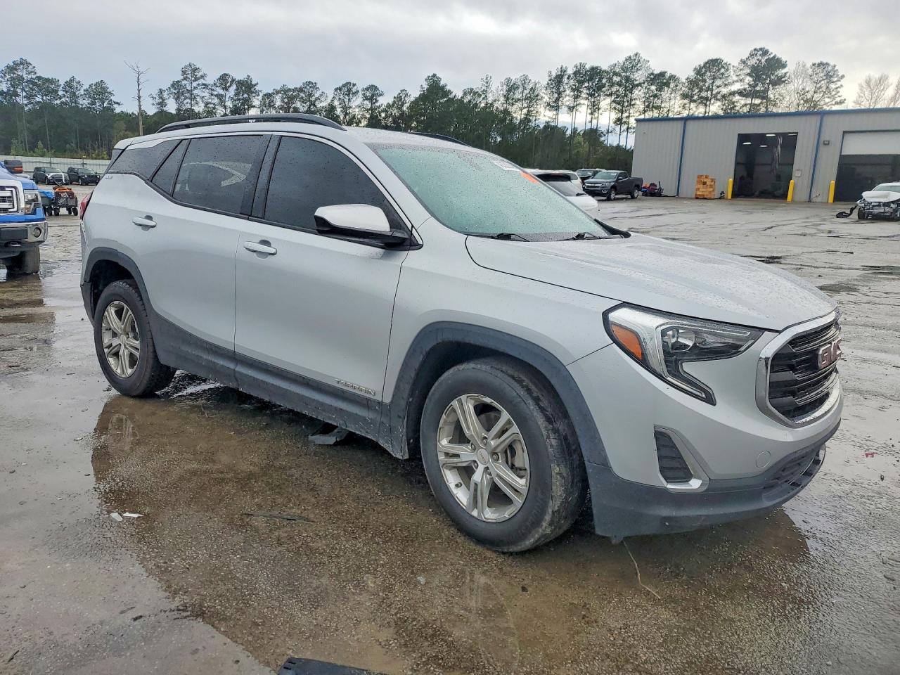 2018 GMC TERRAIN SLE photo 4