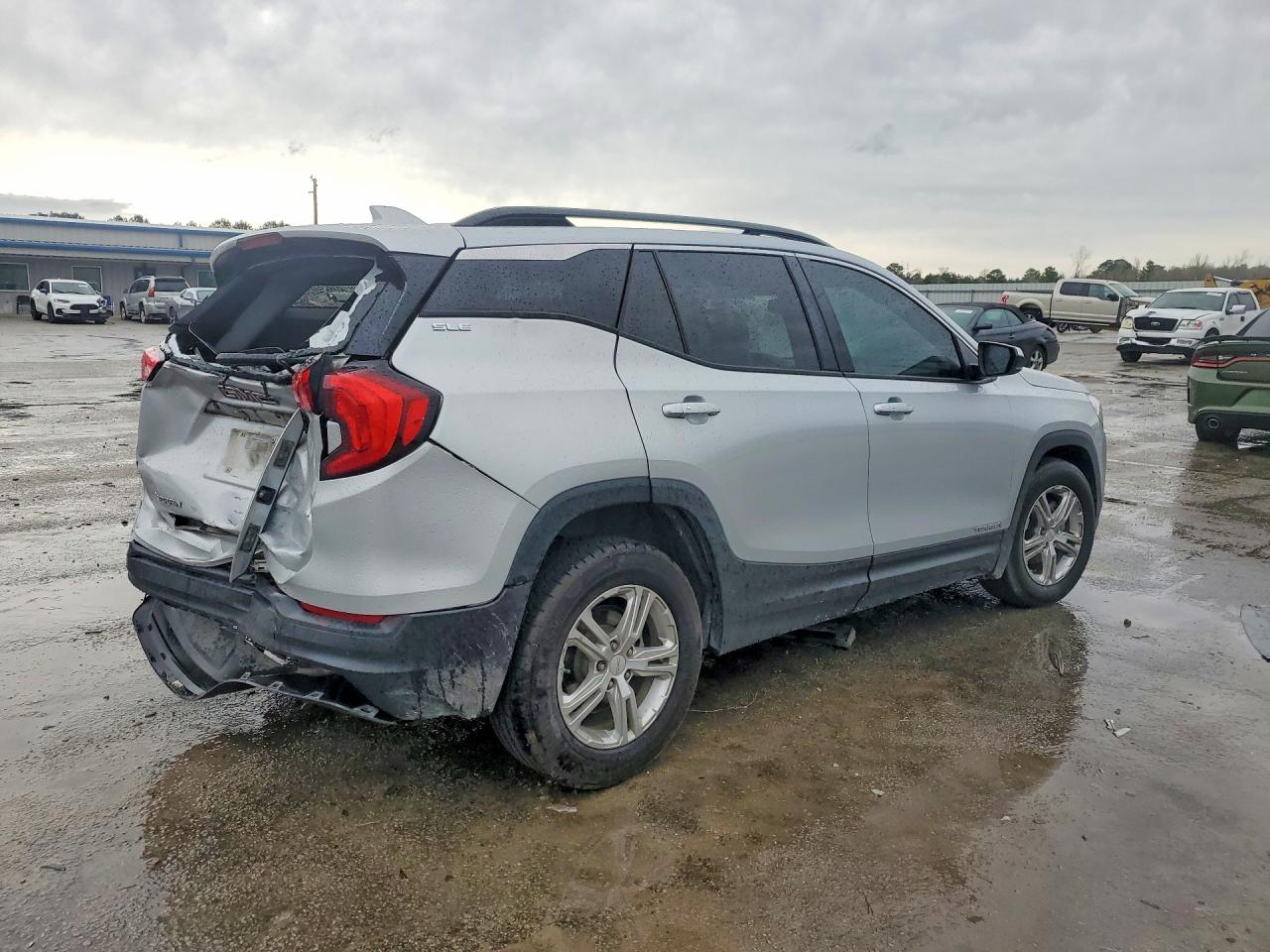 2018 GMC TERRAIN SLE photo 3
