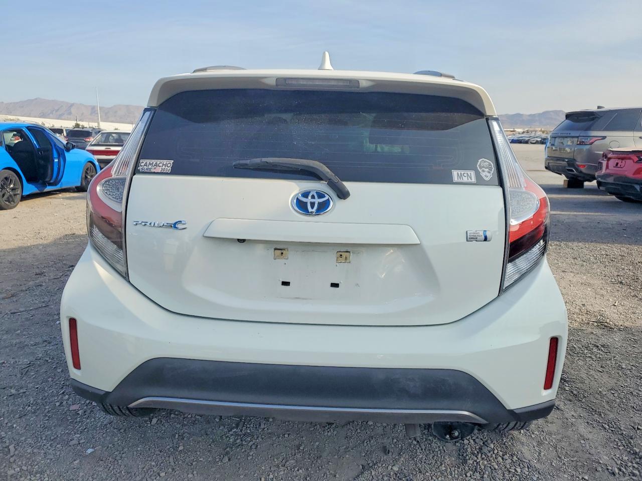 2018 TOYOTA PRIUS C TWO photo 6